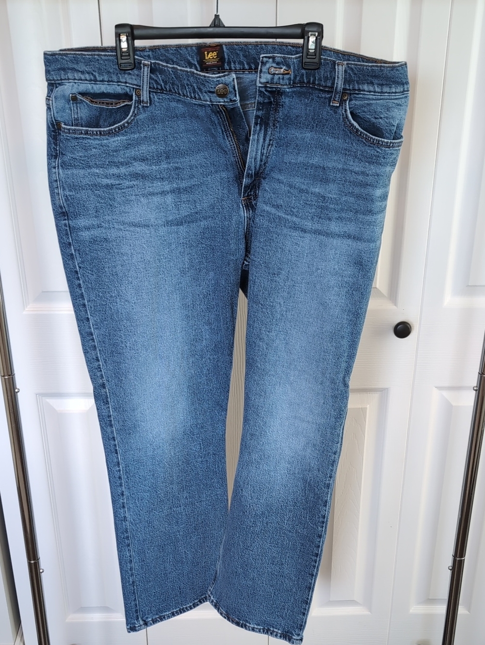Lee Men's Medium Wash Straight Jeans